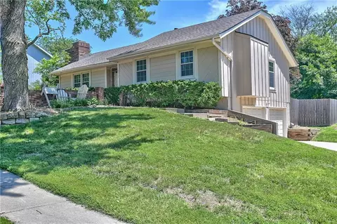 8515 NW Pomona Ave, Kansas City, MO 64152