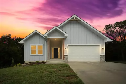801 Colonial Dr, Pleasant Hill, MO 64080