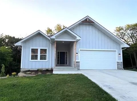 801 Colonial Dr, Pleasant Hill, MO 64080