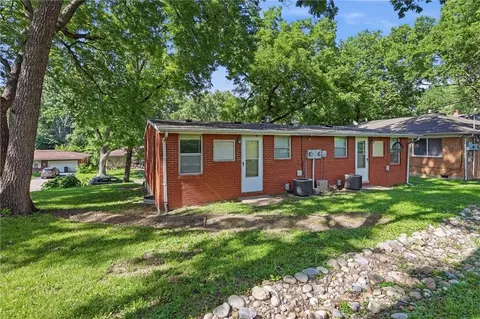 Exterior - 10819 E Westport Rd, Independence, MO 64052 photo 1 of 2