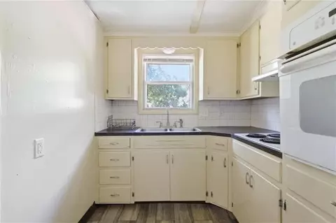 Kitchen - 10819 E Westport Rd, Independence, MO 64052 photo 4 of 5