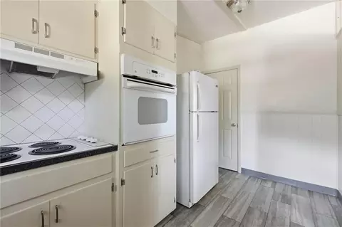 Kitchen - 10819 E Westport Rd, Independence, MO 64052 photo 5 of 5