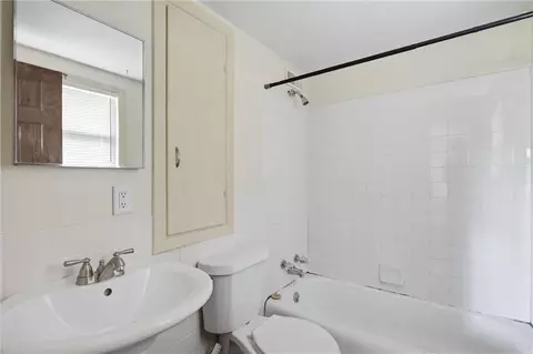 Bath - 10819 E Westport Rd, Independence, MO 64052 photo 2 of 2