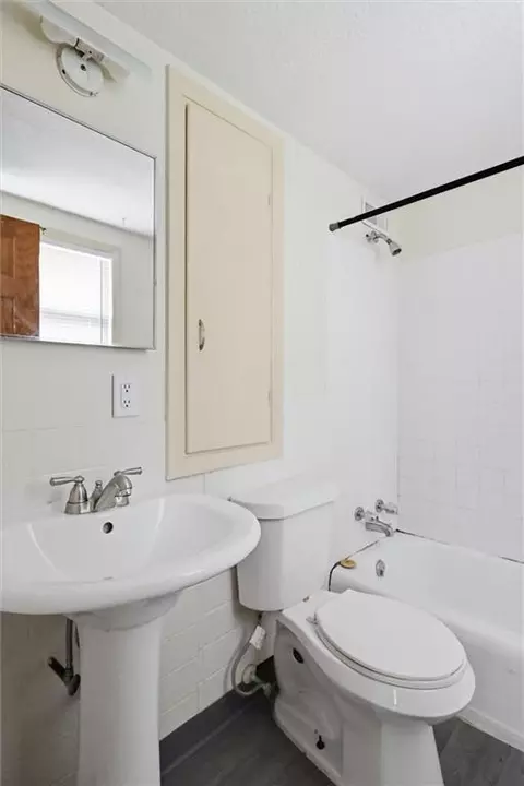 Bath - 10819 E Westport Rd, Independence, MO 64052 photo 1 of 2