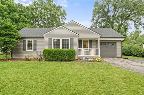 2300 W 79th St, Prairie Village, KS 66208