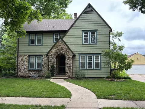 930 S Hickory St, Ottawa, KS 66067