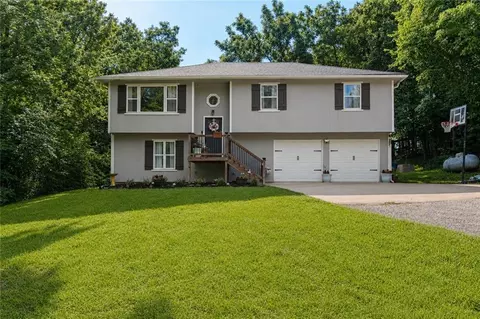 13142 158th St, Linwood, KS 66052