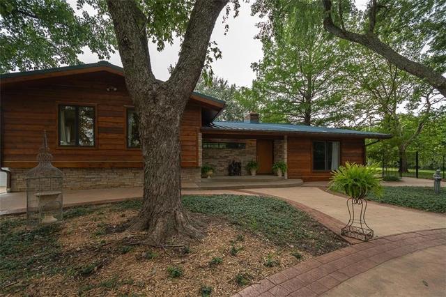 364 E 1600 Rd, Baldwin City, KS 66006