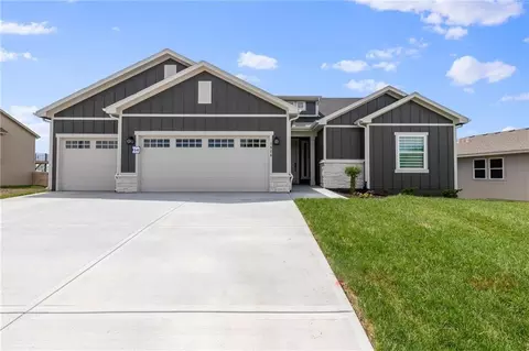 1386 N 163rd Ct, Basehor, KS 66007