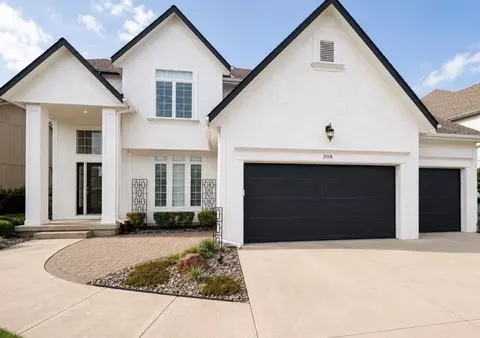 308 NE Hidden Valley Way, Lees Summit, MO 64064