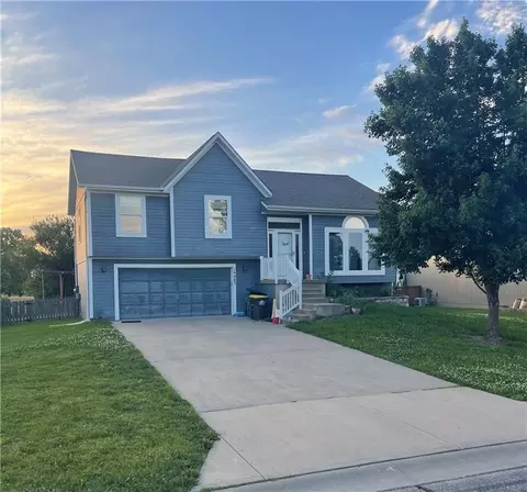 19985 Crestone St, Spring Hill, KS 66083