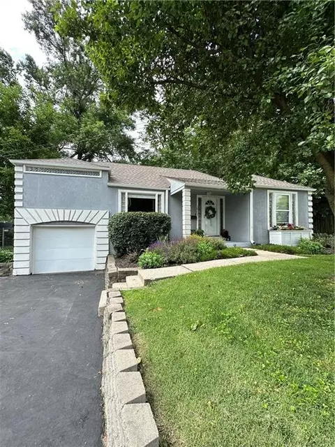 3909 W 47th St, Roeland Park, KS 66205