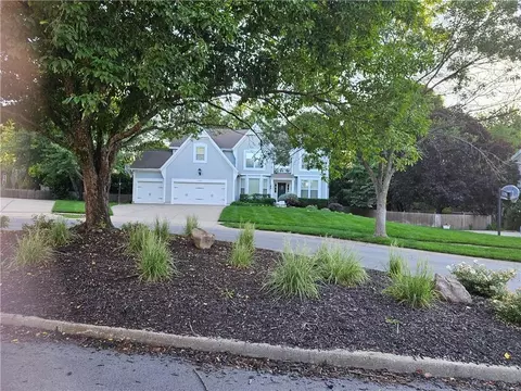 13848 Pembroke Dr, Leawood, KS 66224