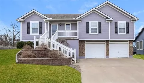 7207 E 165th St, Belton, MO 64012