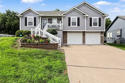 7207 E 165th St, Belton, MO 64012