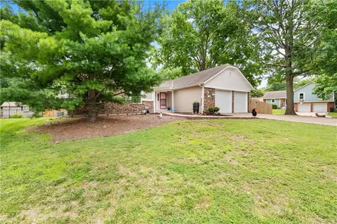 2120 E 153rd Ter, Olathe, KS 66062