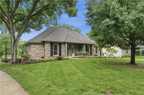 1704 NW Weatherstone Dr, Blue Springs, MO 64015
