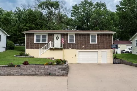 2220 Millwood Dr, Atchison, KS 66002