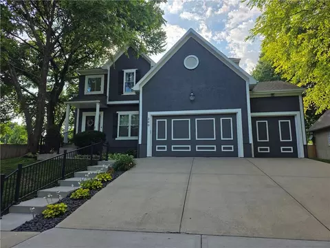 200 Shoreline Dr, Louisburg, KS 66053