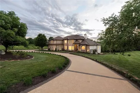 15614 Quail Ridge Dr, Smithville, MO 64089