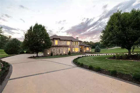 15614 Quail Ridge Dr, Smithville, MO 64089