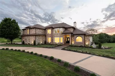 15614 Quail Ridge Dr, Smithville, MO 64089