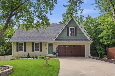 1380 W Prairie Ct, Olathe, KS 66061