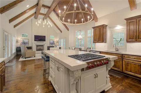 15925 King St, Overland Park, KS 66221