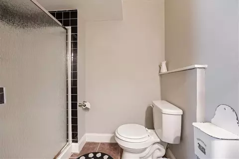 Bath - 1308 SW Surrey Trce, Lees Summit, MO 64081 photo 5 of 6
