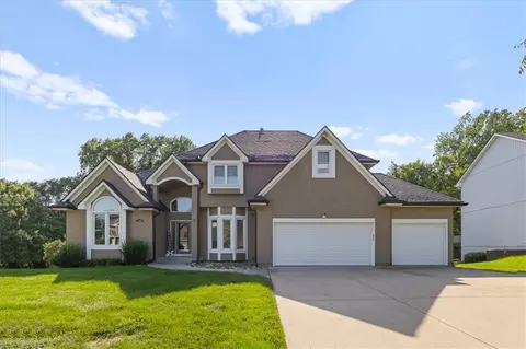 1308 SW Surrey Trce, Lees Summit, MO 64081