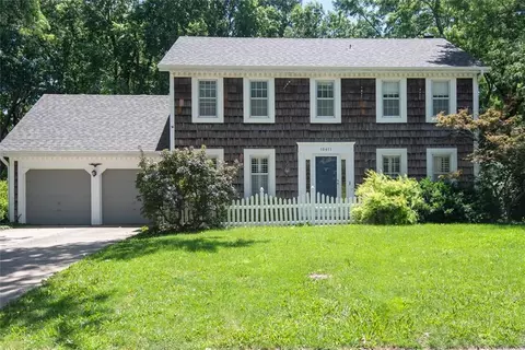 10411 W 52nd Ter, Shawnee, KS 66203