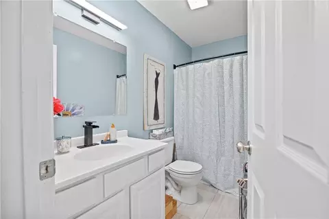 Bath - 3503 Easy St, Saint Joseph, MO 64503 photo 2 of 3