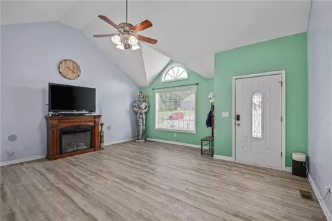 Living - 3503 Easy St, Saint Joseph, MO 64503 photo 2 of 4