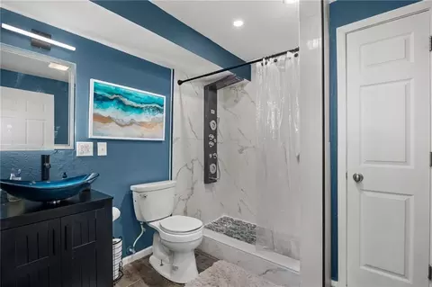 Bath - 3503 Easy St, Saint Joseph, MO 64503 photo 3 of 3
