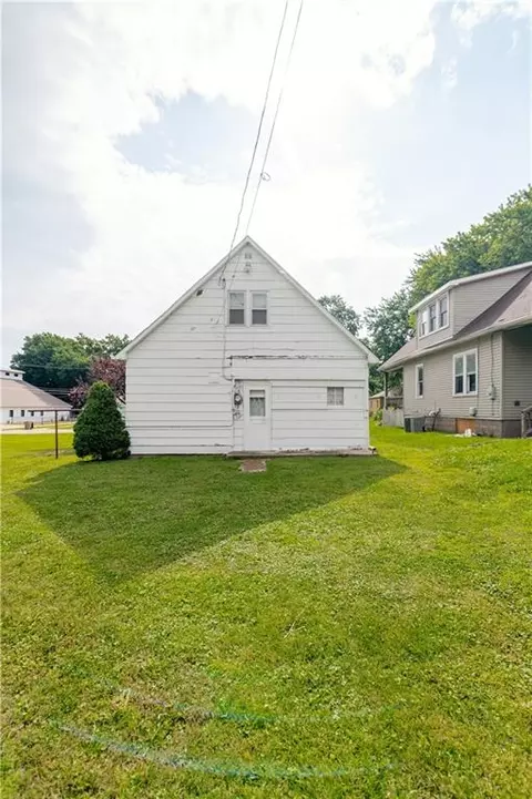 Exterior - 1017 S 5th St, Atchison, KS 66002 photo 8 of 16