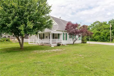 Exterior - 1017 S 5th St, Atchison, KS 66002 photo 15 of 16
