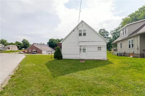 Exterior - 1017 S 5th St, Atchison, KS 66002 photo 7 of 16