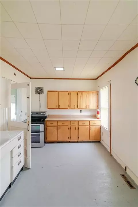 Kitchen - 1017 S 5th St, Atchison, KS 66002 photo 2 of 7