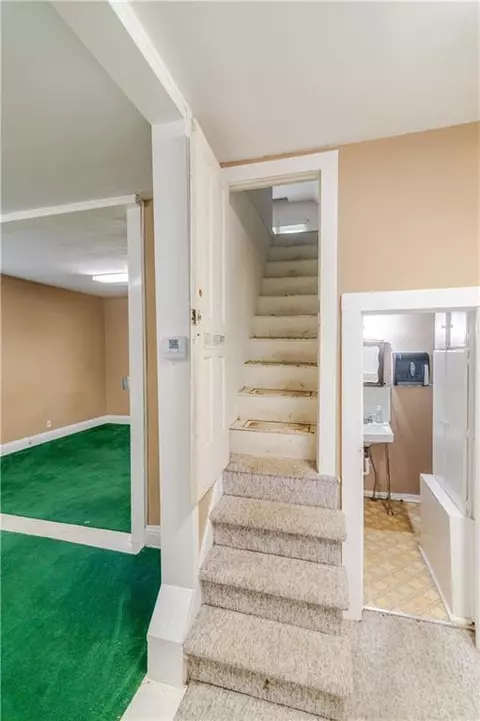 Entry Way - 1017 S 5th St, Atchison, KS 66002 photo 5 of 5