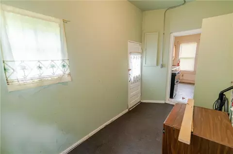 Entry Way - 1017 S 5th St, Atchison, KS 66002 photo 2 of 5