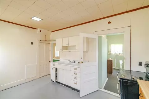 Kitchen - 1017 S 5th St, Atchison, KS 66002 photo 4 of 7