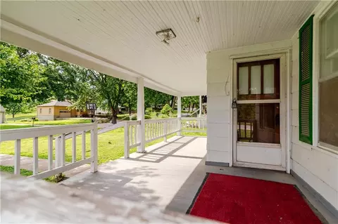 Exterior - 1017 S 5th St, Atchison, KS 66002 photo 14 of 16