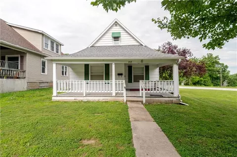 Exterior - 1017 S 5th St, Atchison, KS 66002 photo 10 of 16