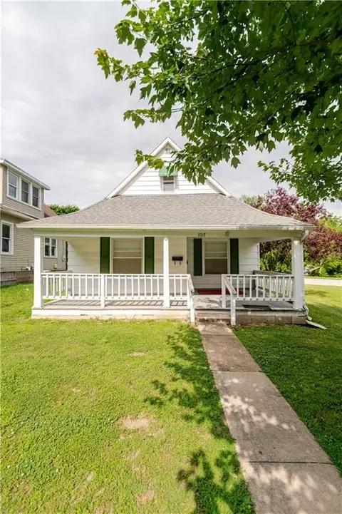 Exterior - 1017 S 5th St, Atchison, KS 66002 photo 4 of 16