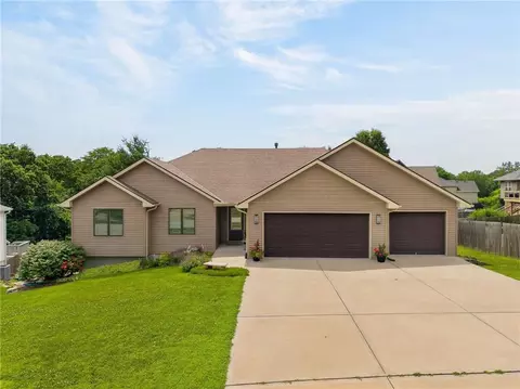 2301 Woodland Cir, Kearney, MO 64060