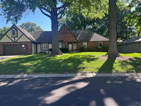 4329 S Dover Ave, Independence, MO 64055