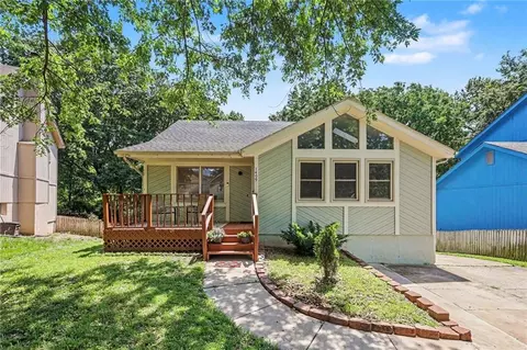 1409 NW 63rd St, Kansas City, MO 64118