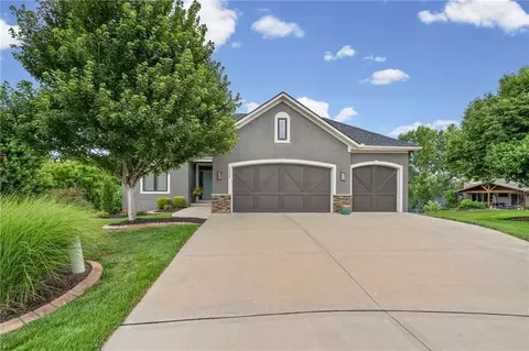 8425 Brunswick St, Lenexa, KS 66227