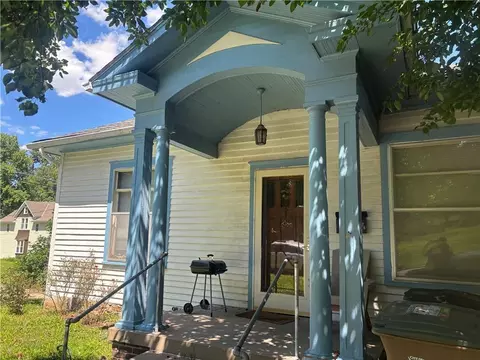 708 N 5th St, Atchison, KS 66002