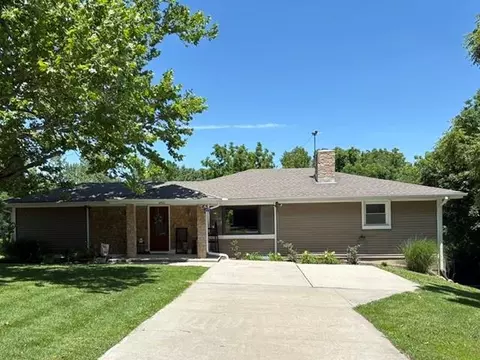 4900 72nd St, Kansas City, MO 64119